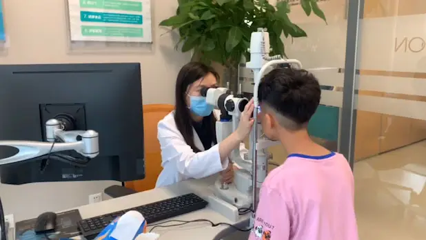 青少年视力检查